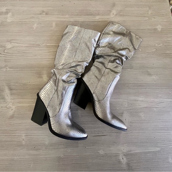 Dolce Vita- Numbra Ruched Boot In silver- Size 8.5 - Picture 3 of 10